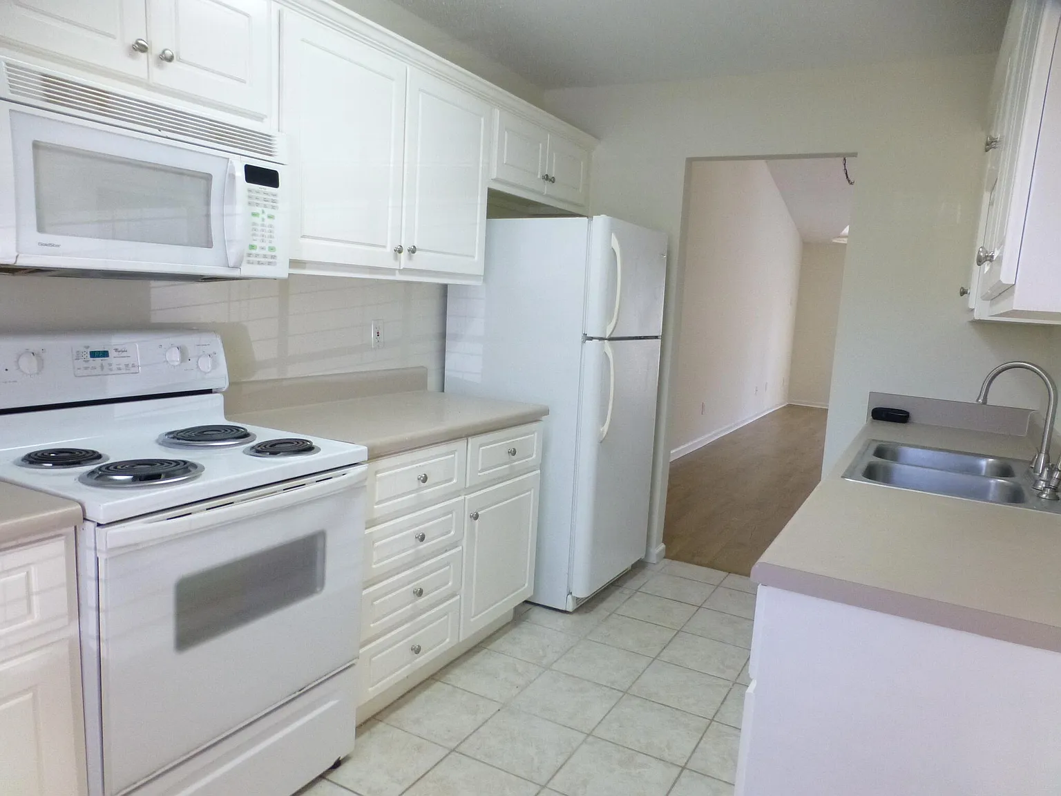 2 bed, 2.0 bath, 1100 sqft, $1,260 — Photo 2