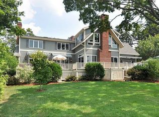 17 Nayatt Rd, Barrington, RI 02806