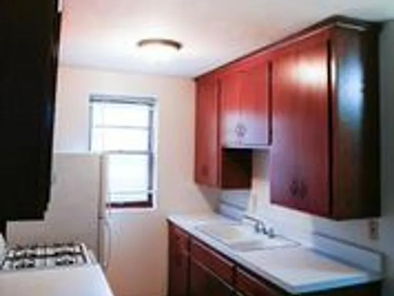 8209 30 1/2 St W — Photo 7