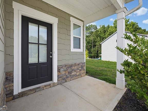 4th image of 761 Jackson Ct