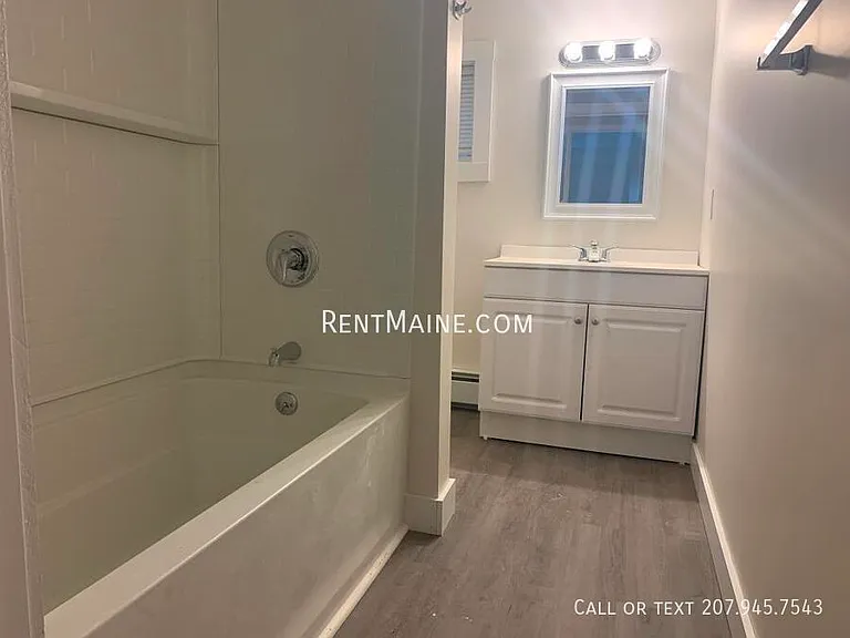 558 S Main St — Photo 9