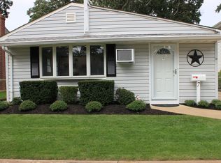 7 Cherry St, Massapequa, NY 11758