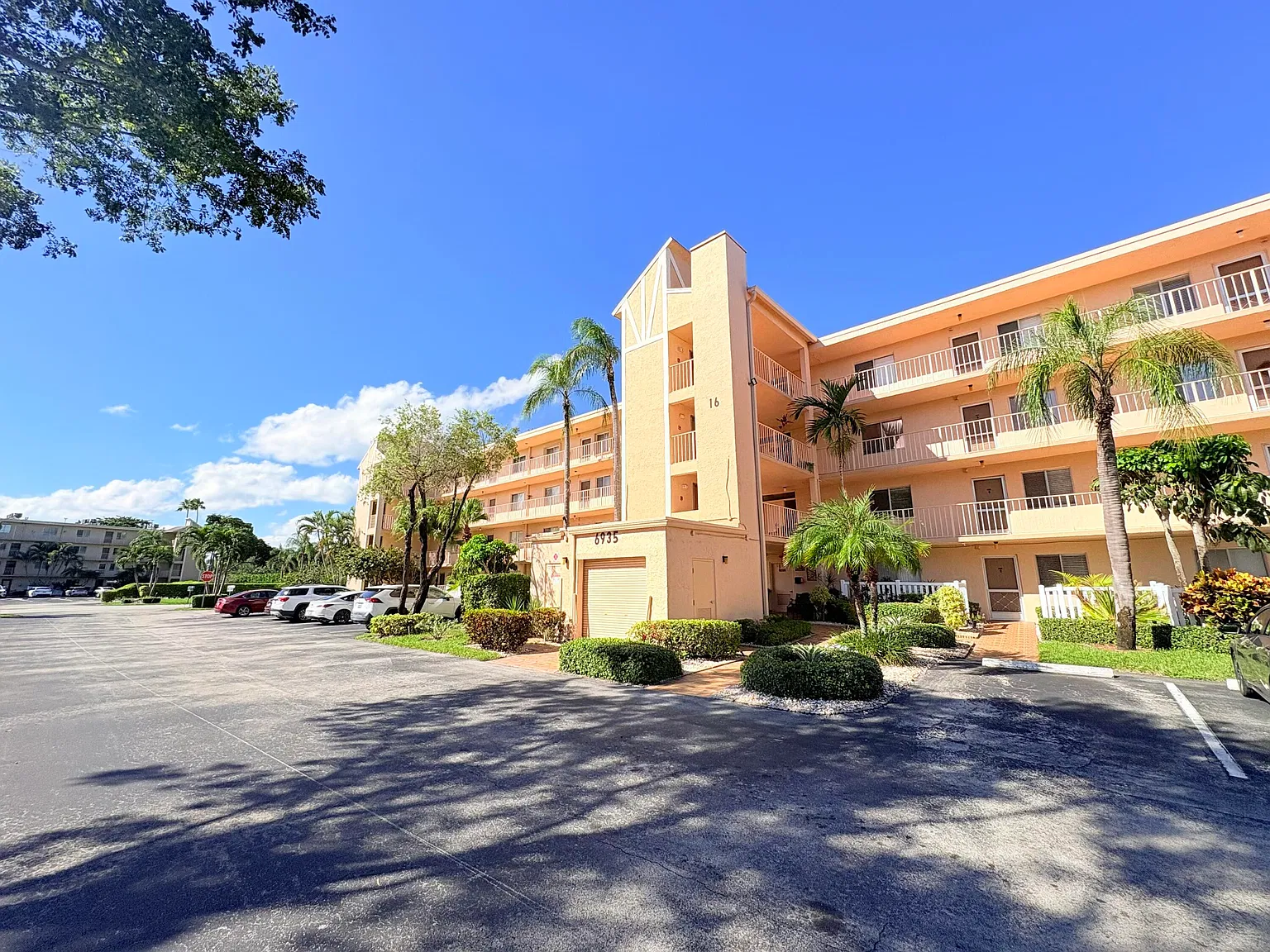 2 bed, 2.0 bath, 1110 sqft, $1,800 — Photo 2