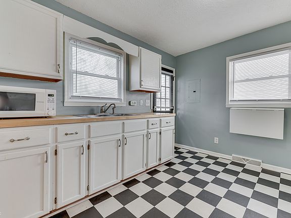 5th image of 1051 Elm St