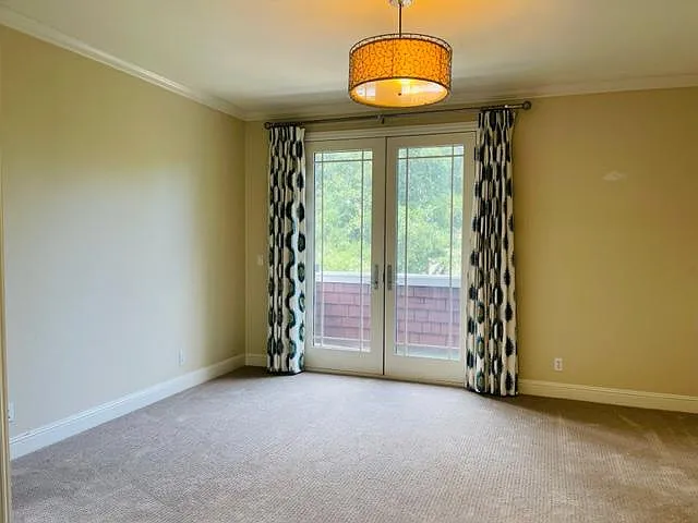 734 Chimalus Dr — Photo 16