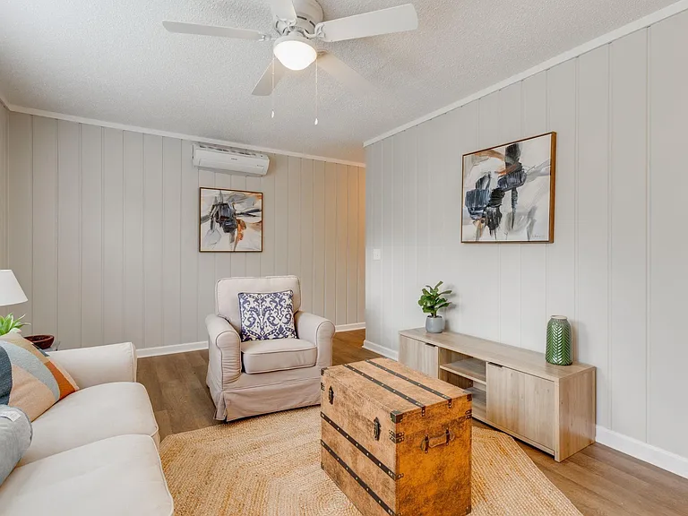2742 Montgomery Ave — Photo 7