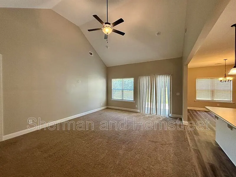 3 bed, 2.0 bath, 1698 sqft, $1,925 — Photo 3