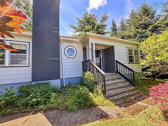 3rd image of 45 Hillcrest St