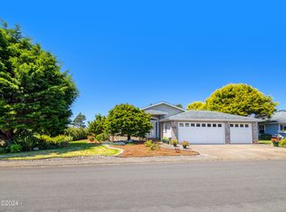 1260 SW Sailfish Loop, Waldport, OR 97394