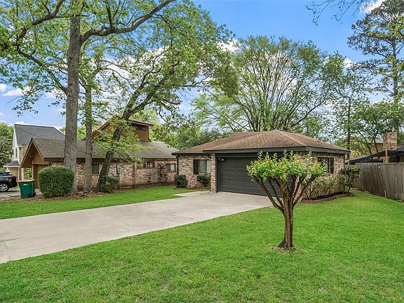 2nd image of 25 Shady Oak Ln