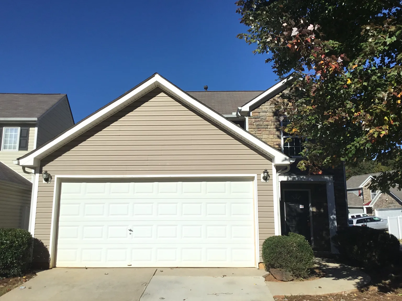 4 bed, 2.5 bath, 2048 sqft, $2,125 — Photo 1