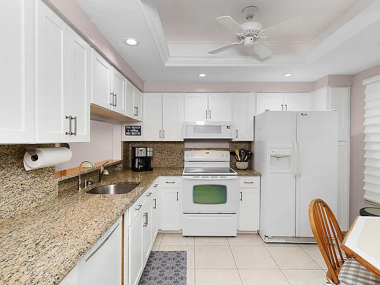 221 NE Plantation Rd #211 — Photo 13