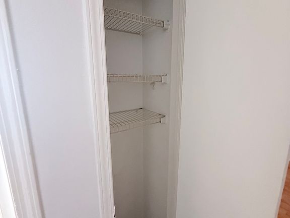 5th image of 500 Byron St APT B