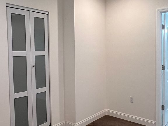 4th image of 430 W Marshall St #B