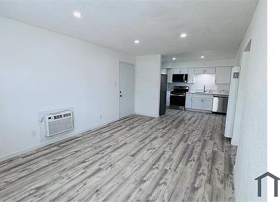 4th image of 4801 Orange Grove Ave