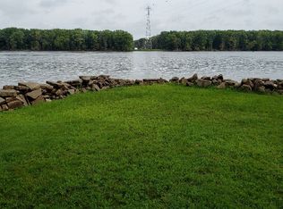 14821 Vans Rd, Fulton, IL 61252