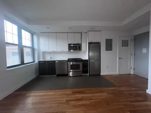 123 Parkside Avenue image 1 of 26