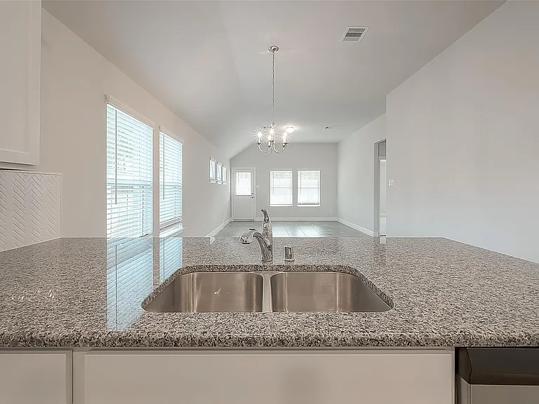 40712 Guillemont Ln — Photo 16