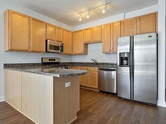 4th image of 2310 W Saint Paul Ave APT 201
