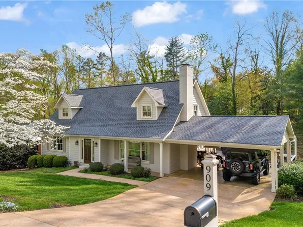 909 Parkhill Pl, Gainesville, GA 30501