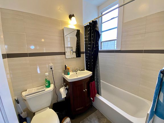 5th image of 3024 Fulton St APT 8