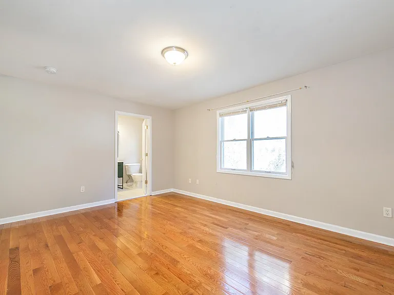 19 Legend Hills Dr — Photo 7