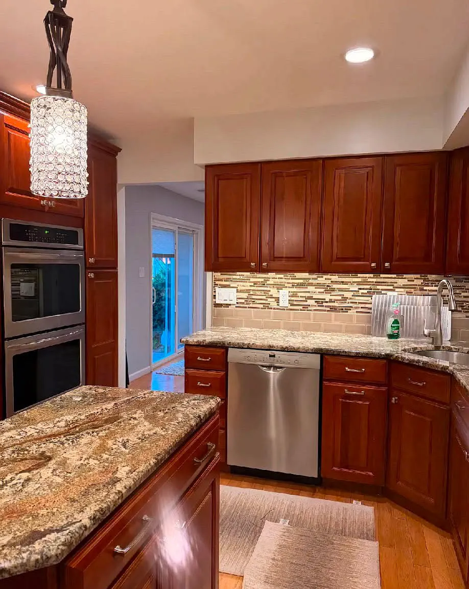 4 bed, 1.5 bath, 2000 sqft, $3,500 — Photo 3