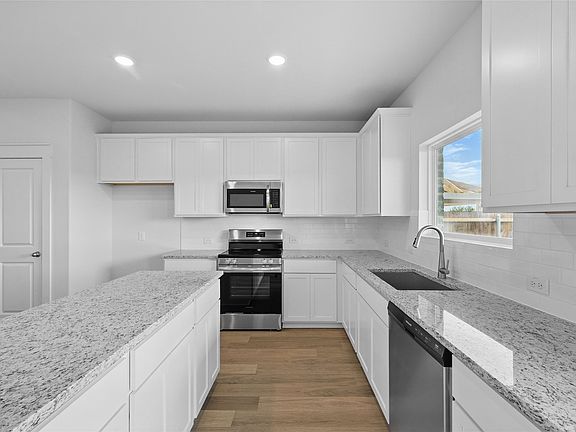 5th image of 2618 Stowers St