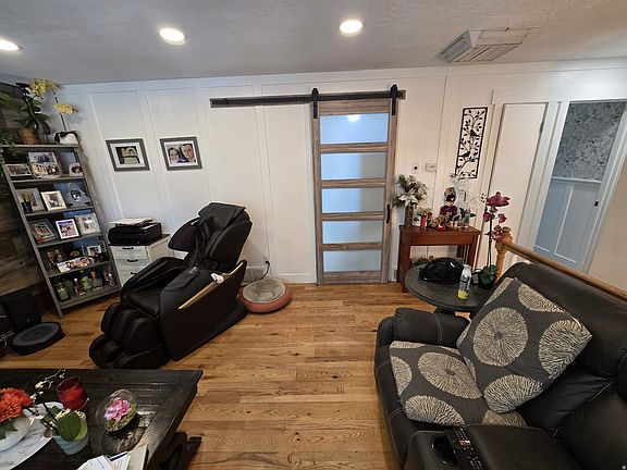 5th image of 4432 S Woodgrove Dr