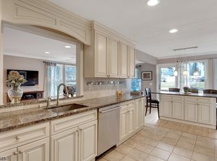 386 Ratzer Rd, Wayne, NJ 07470