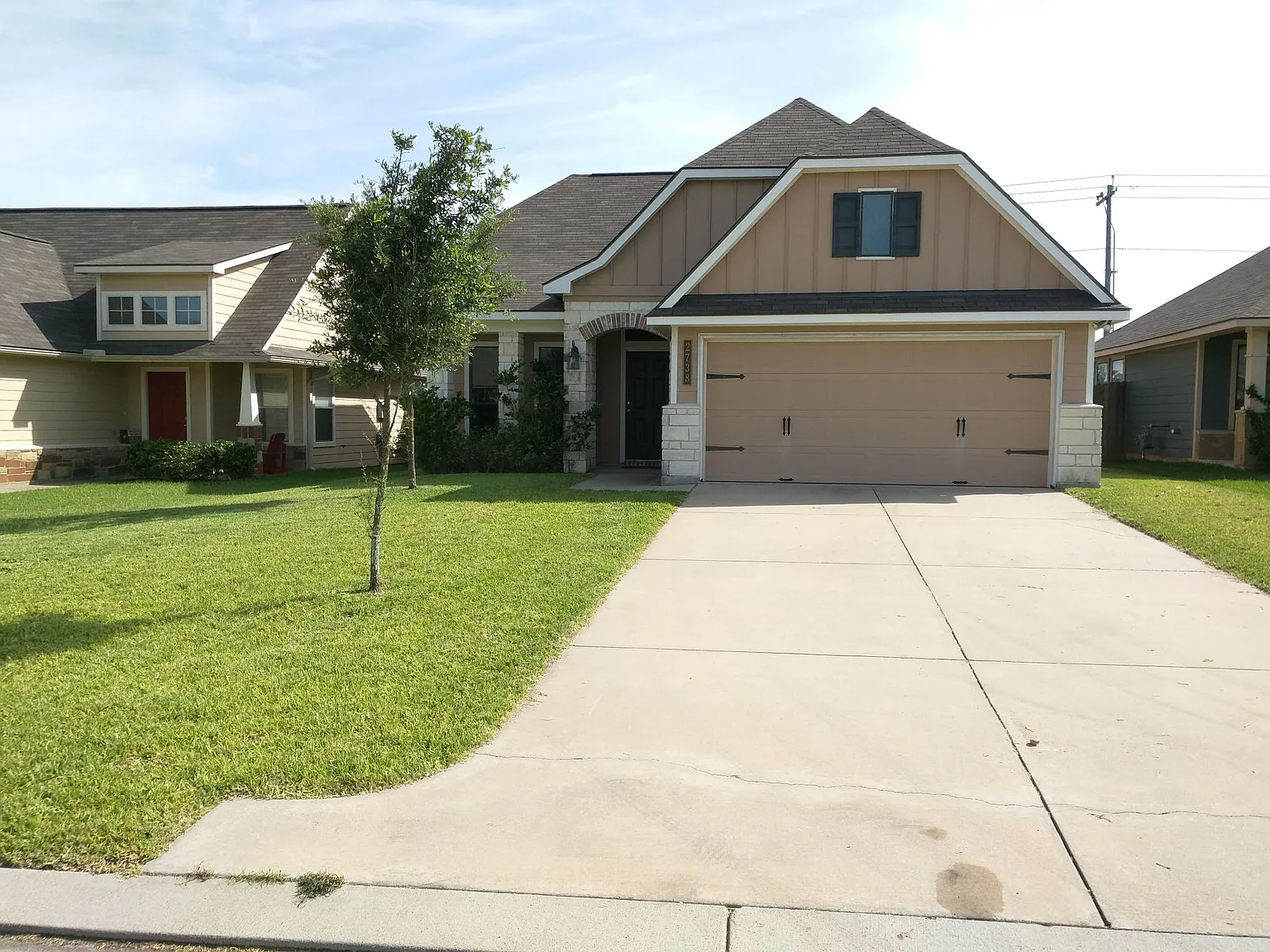 3 bed, 1349 sqft, $2,000 — Photo 1