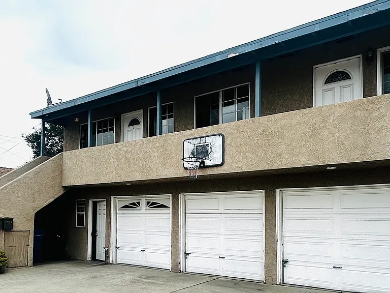 10618 Downey Ave #10620-1/2 — Photo 1