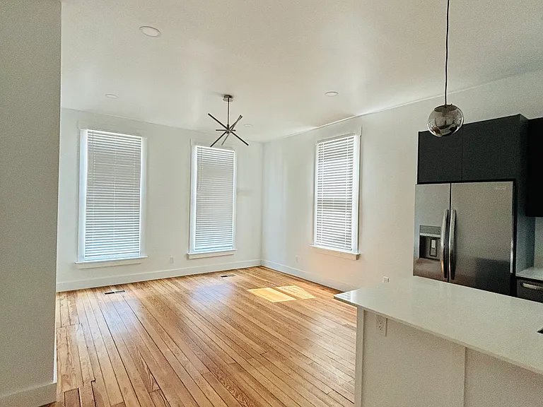 940 Monroe St — Photo 7