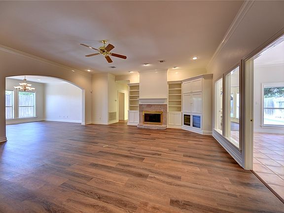 2nd image of 2206 Creekwood Ln