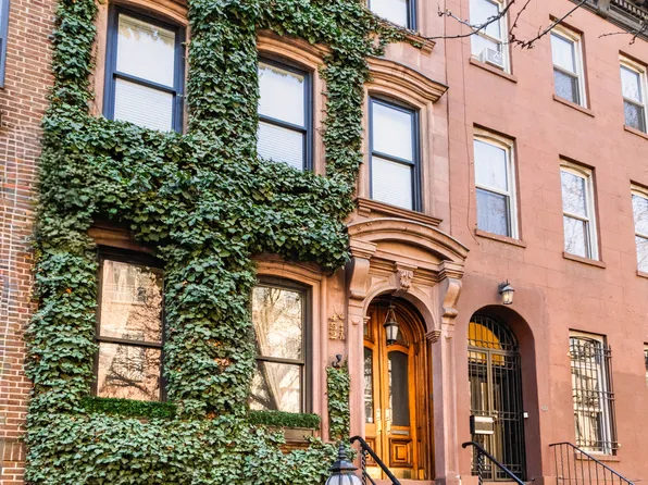 452 West 44th Street image 1 of 8