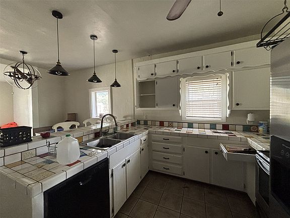 5th image of 107 College St