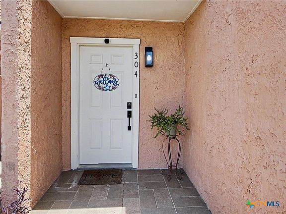 2nd image of 4141 Whiteley Dr APT 304