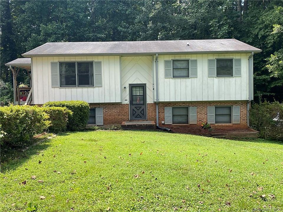 1st image of 744 Stoney Ln