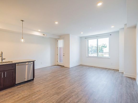 2nd image of 1633 Poplar St #201