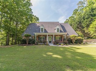 1609 Holly Ridge Dr, Loganville, GA 30052