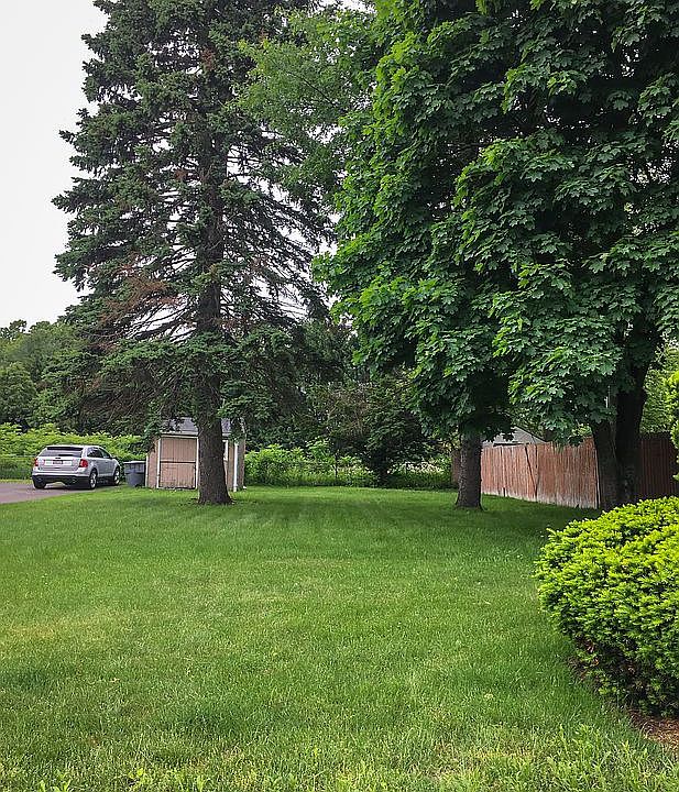 Double Lot Side Yard
