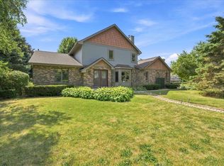 911 Thomas Dr, Sun Prairie, WI 53590