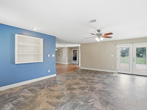 3rd image of 1080 Pecan Ave
