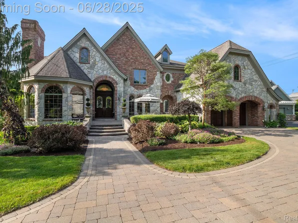 13123 Log Cabin Point, Fenton, MI 48430