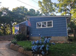 17 Bergen Ct, Huntington Station, NY 11746