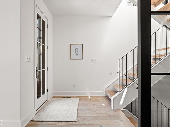 5th image of 954 Stillwell St