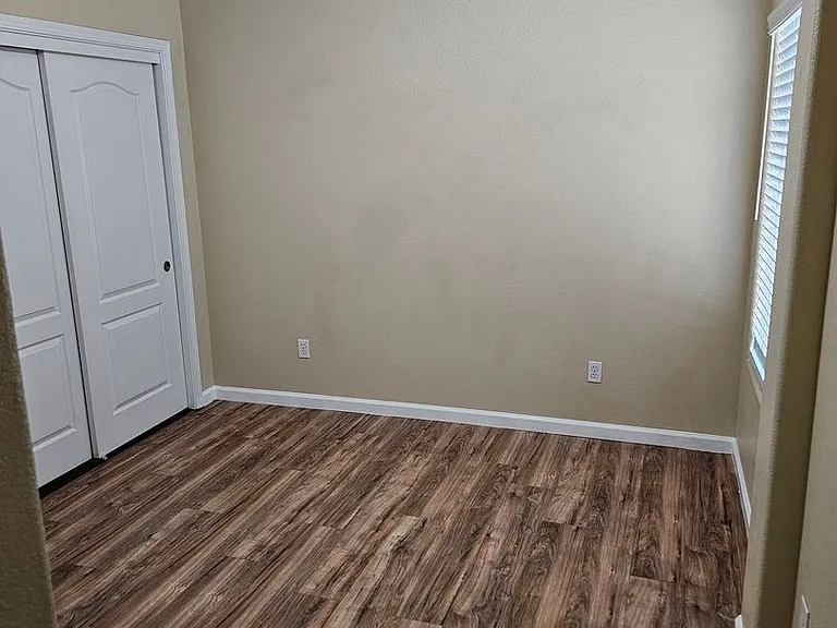 1060 Goble Ct — Photo 5