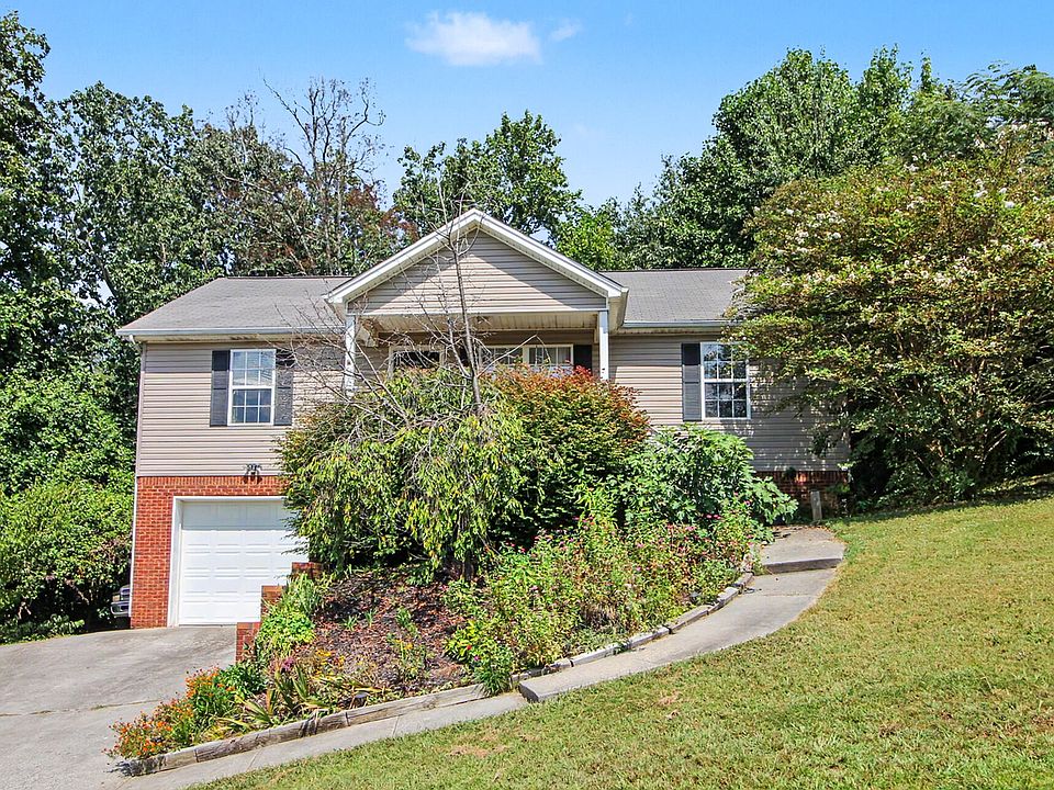 1st image of 160 Fox Crest Dr
