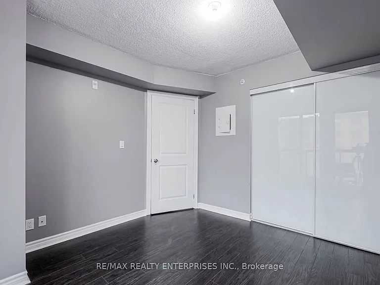 80 Esther Lorrie Dr #522 — Photo 7