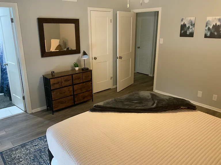 5332 Balcones Dr — Photo 16